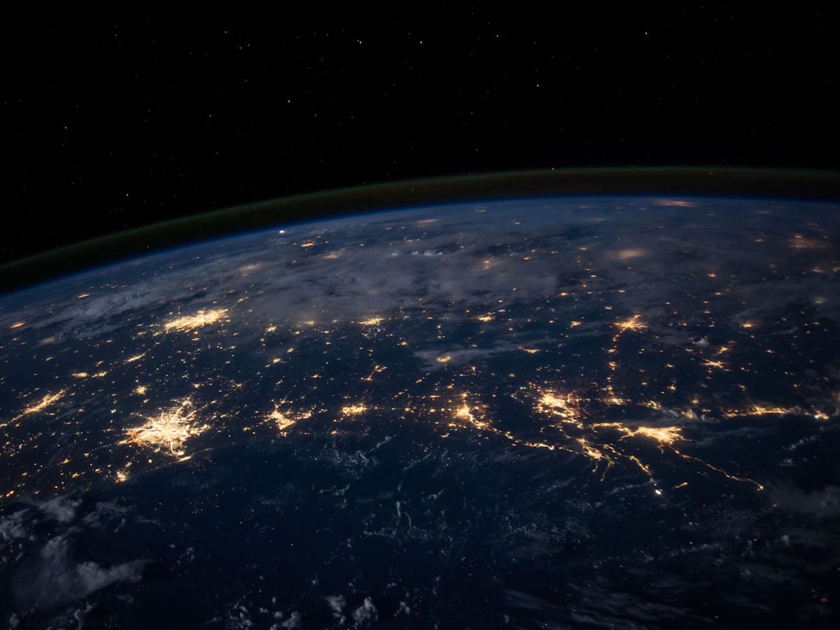 Global partner network map for an e-commerce affiliate program